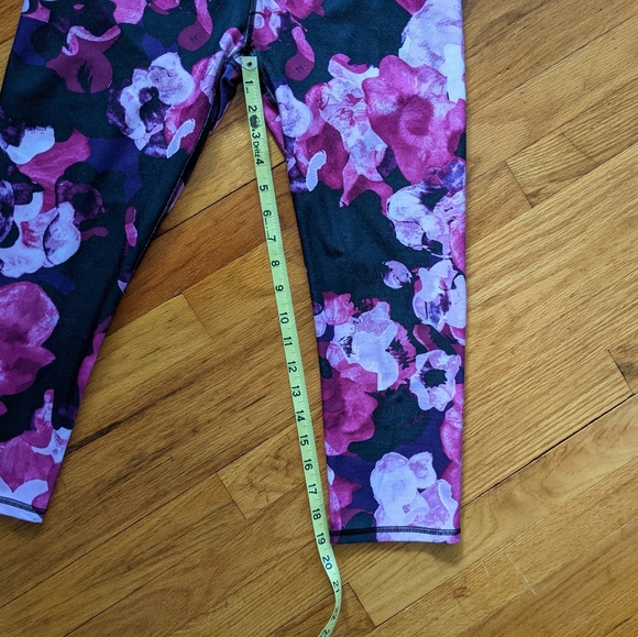 Fabletics Mid Rise Printed Powerhold Leggings - Picture 7 of 9